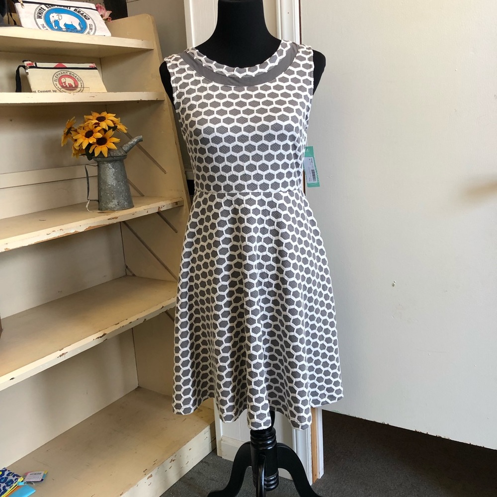 Picket grey and white dress